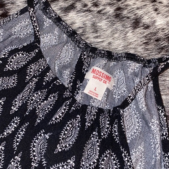 Button Back Romper - Picture 5 of 6